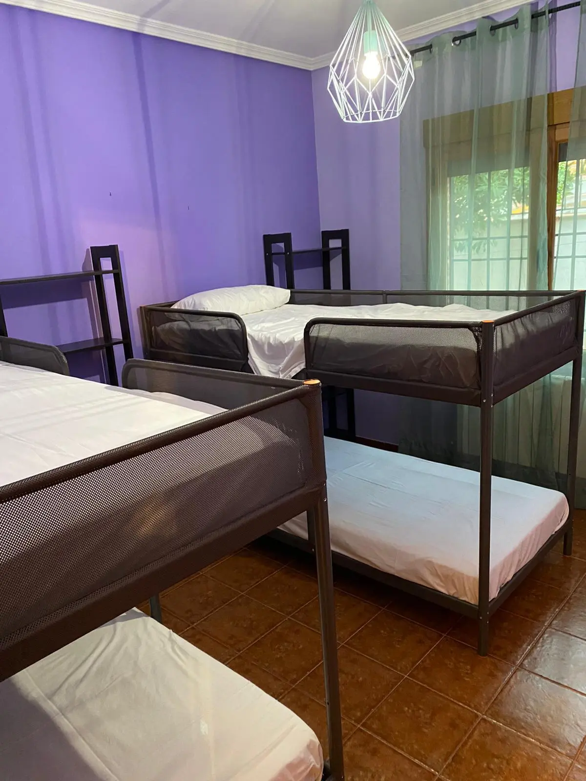 Habitación con literas pensada para niños o grupos